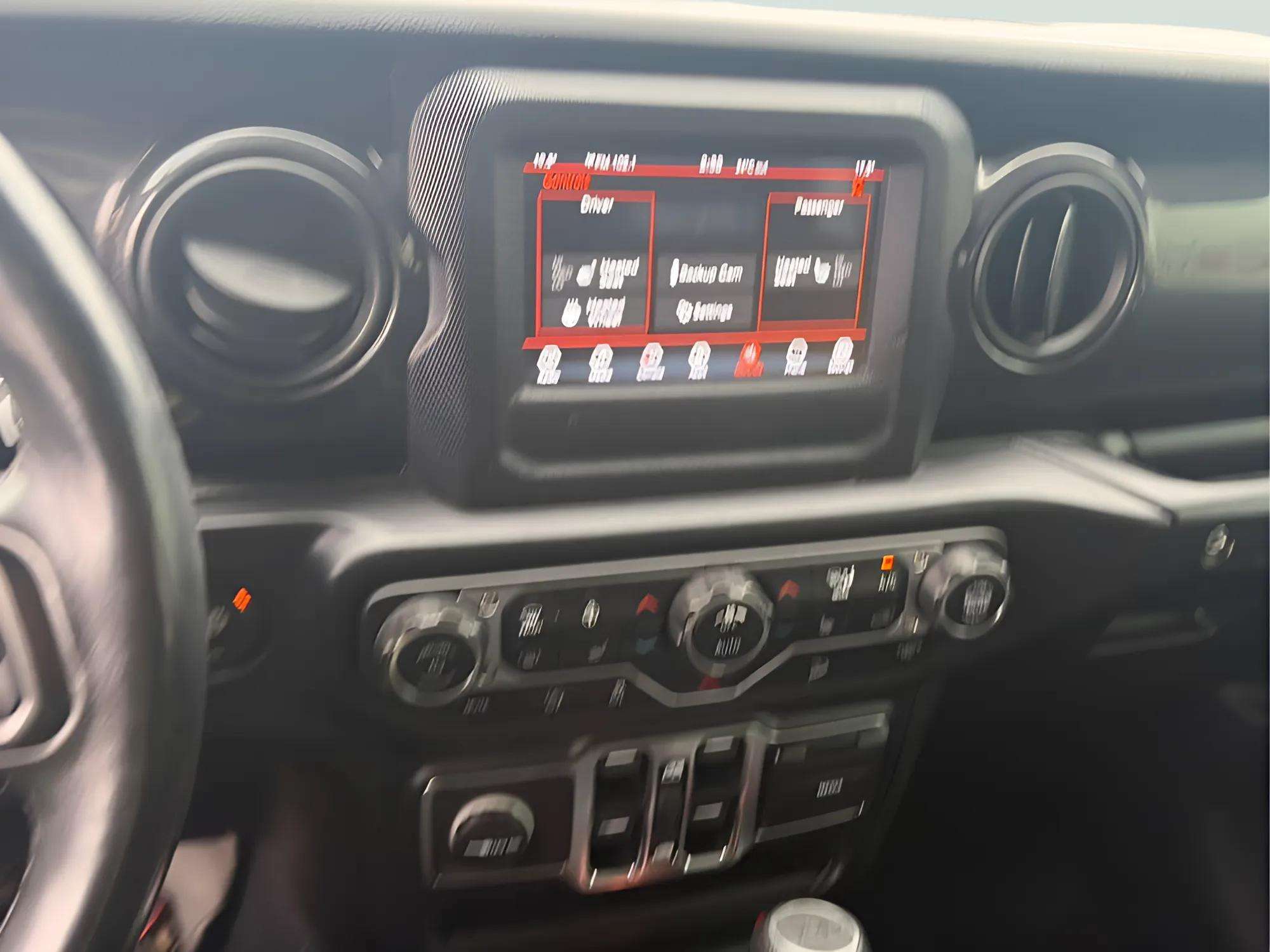 2020 Jeep Wrangler Unlimited Sport Altitude 4×4 - Photo 11