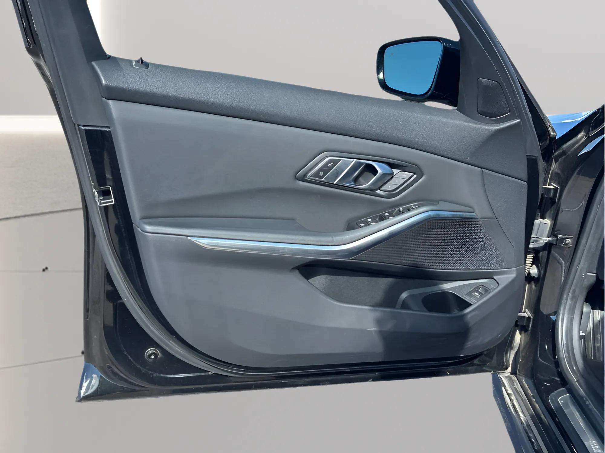 2019 BMW 3 Series 330i xDrive Sedan - Photo 17