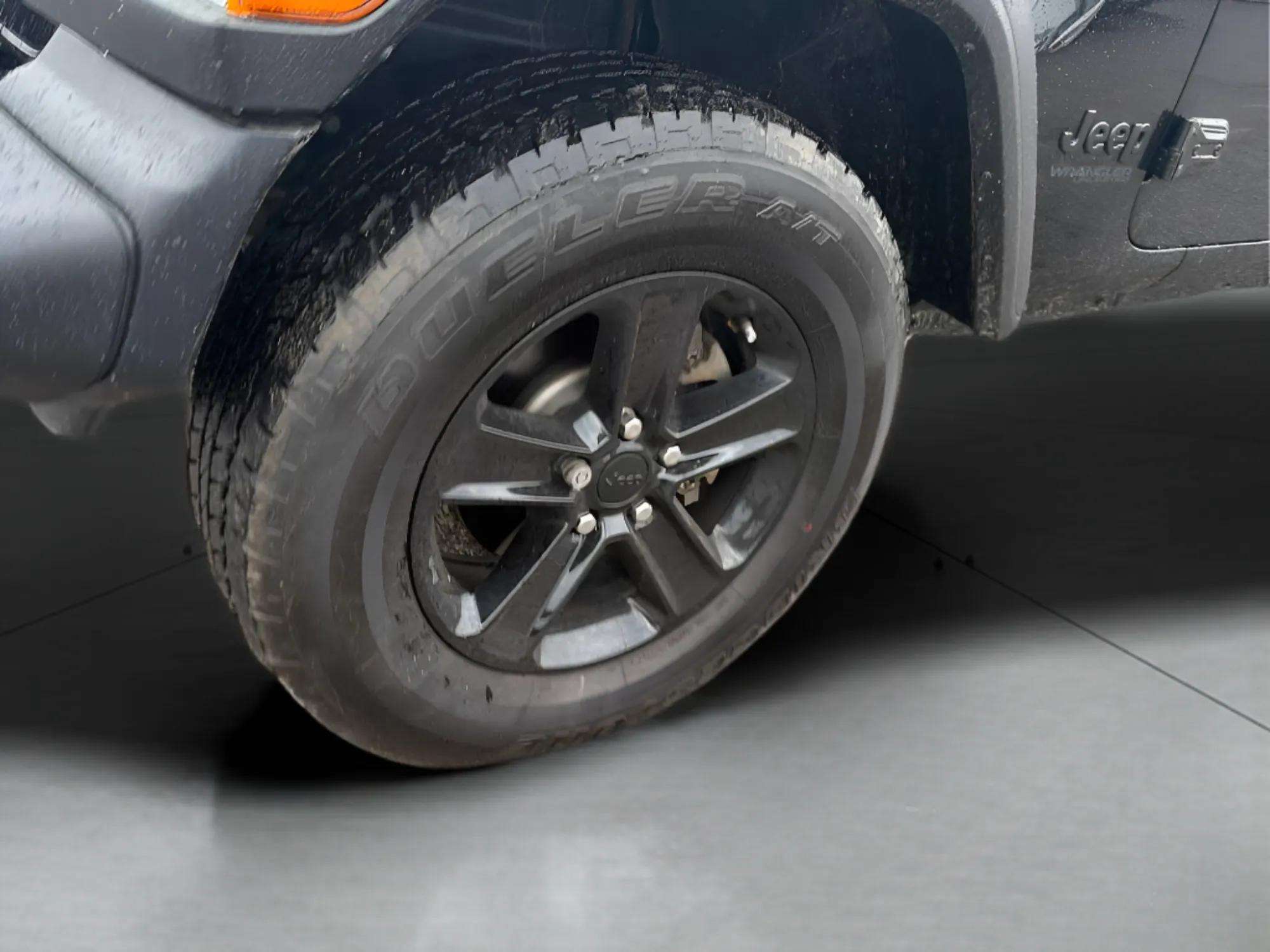 2020 Jeep Wrangler Unlimited Sport Altitude 4×4 - Photo 16