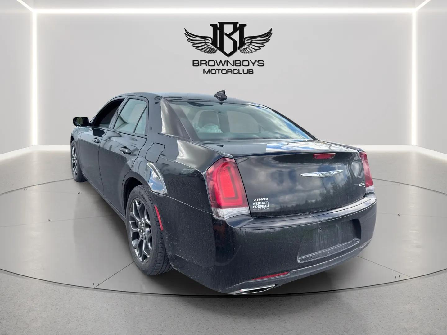 2018 Chrysler 300 S AWD - Photo 2
