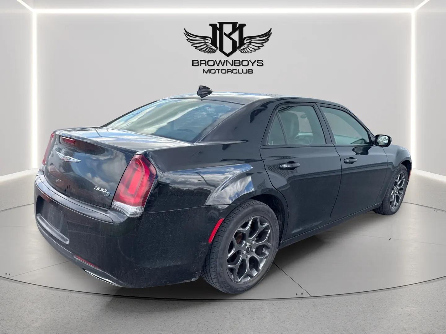 2018 Chrysler 300 S AWD - Photo 4