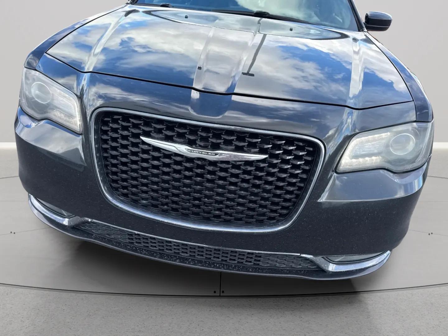 2018 Chrysler 300 S AWD - Photo 6