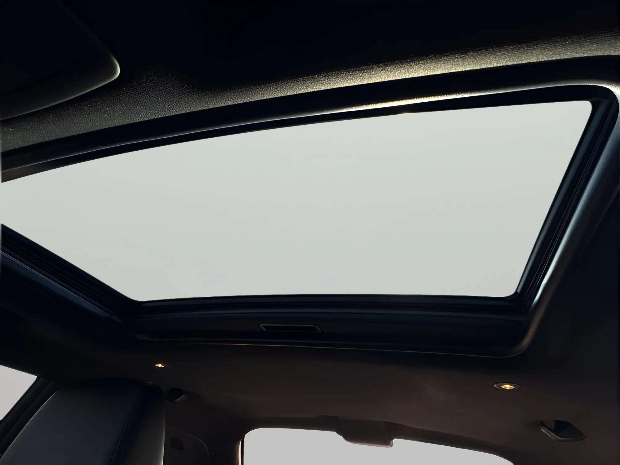 2018 Dodge Challenger SXT Plus - Photo 11