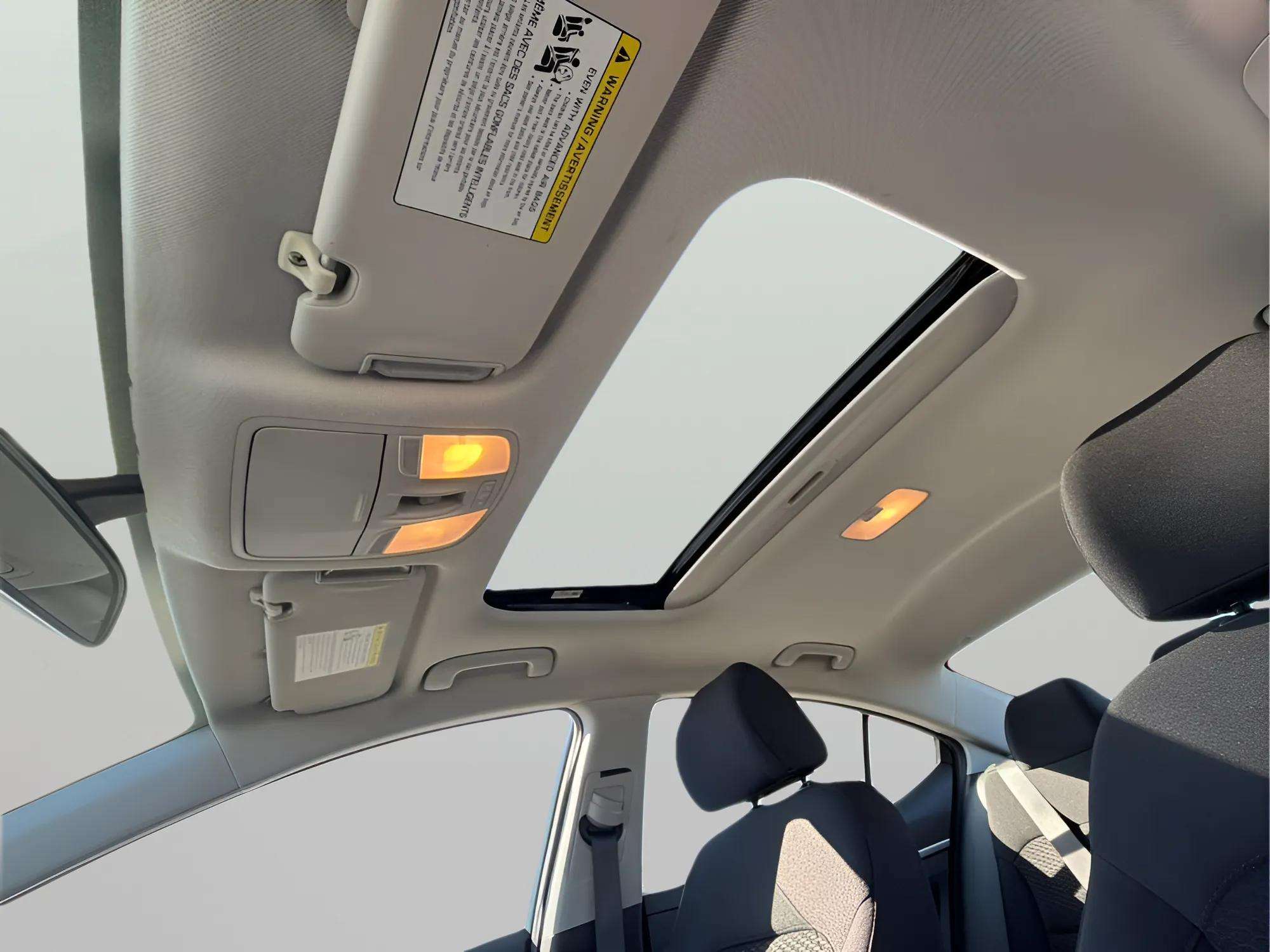 2020 Hyundai Elantra Preferred w/Sun & Safety Package IVT - Photo 9