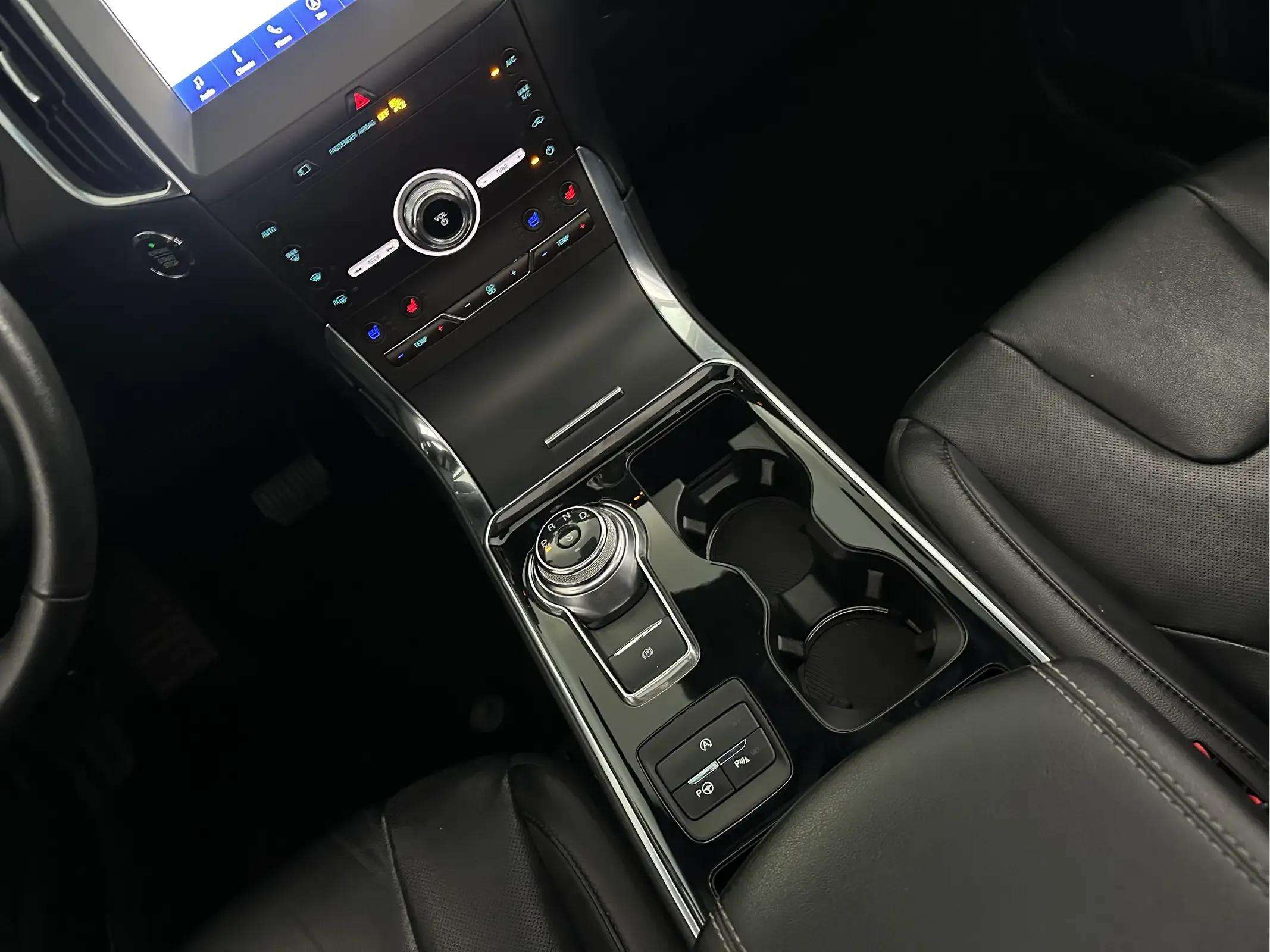 2020 Ford Edge Titanium AWD - Photo 11