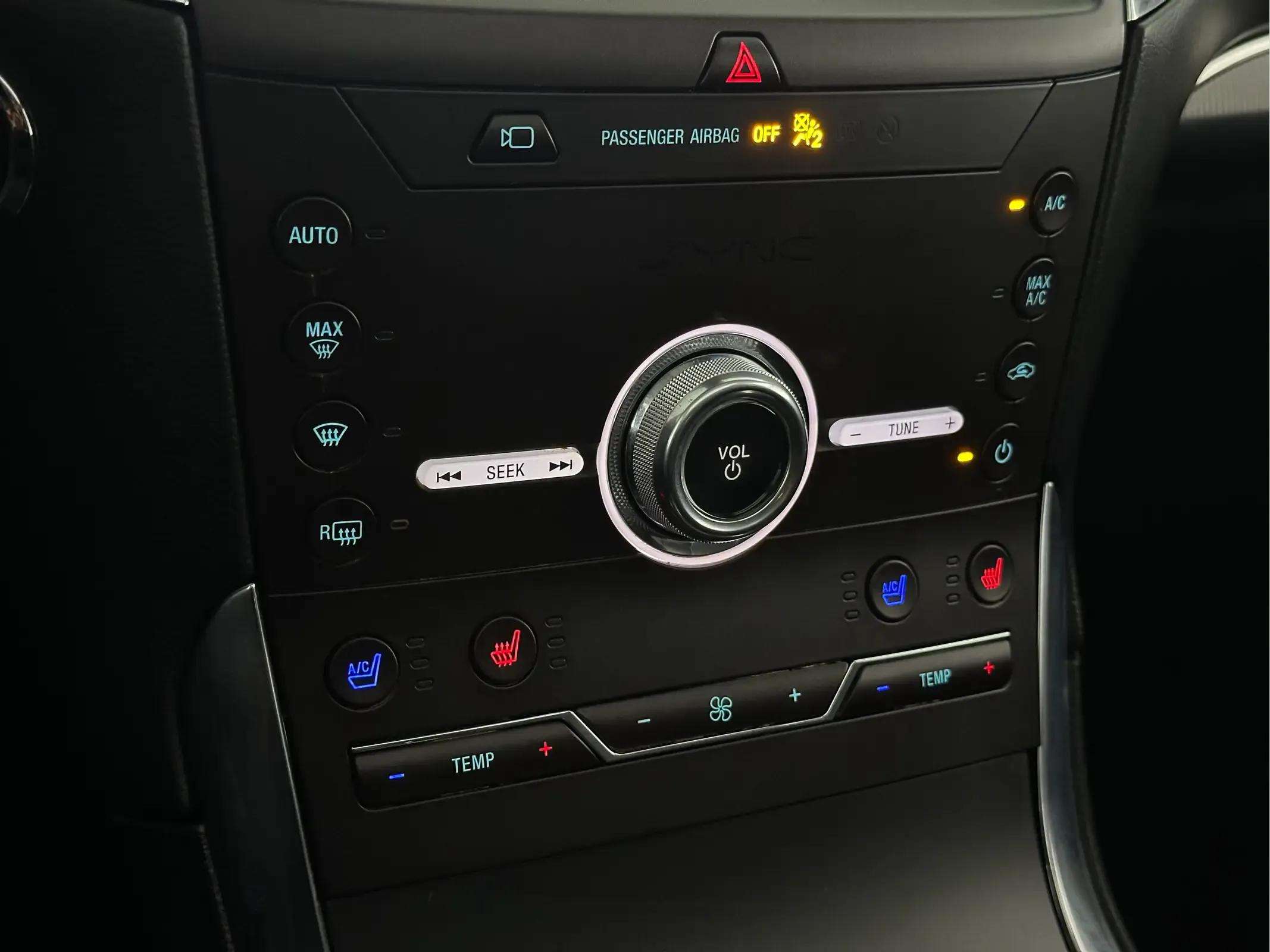 2020 Ford Edge Titanium AWD - Photo 12