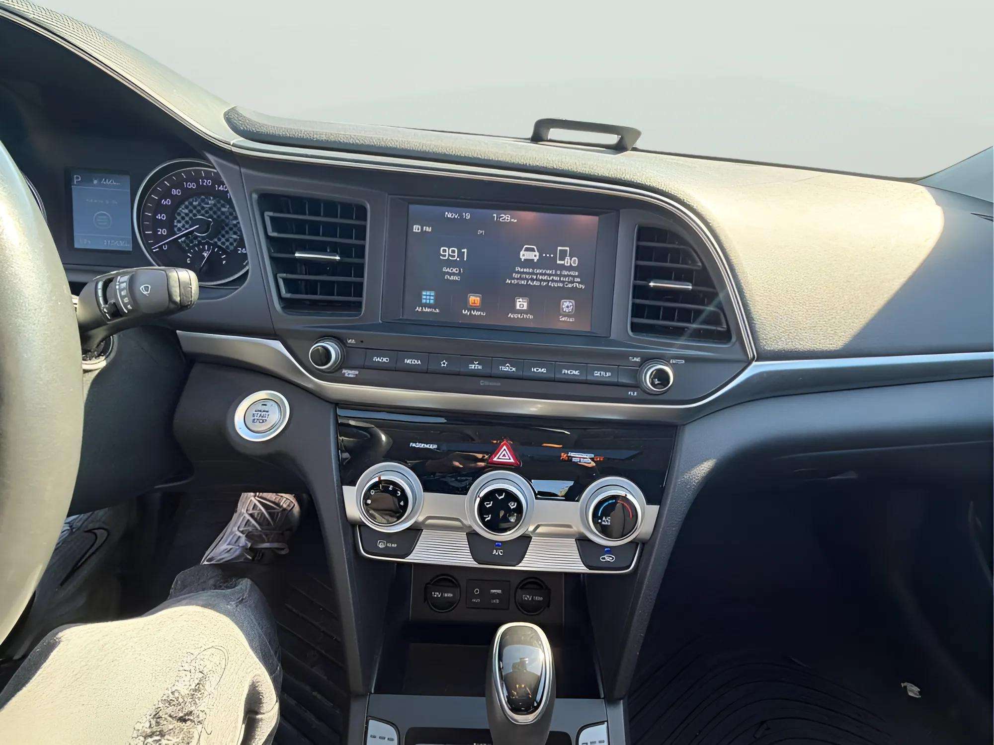 2020 Hyundai Elantra Preferred w/Sun & Safety Package IVT - Photo 11