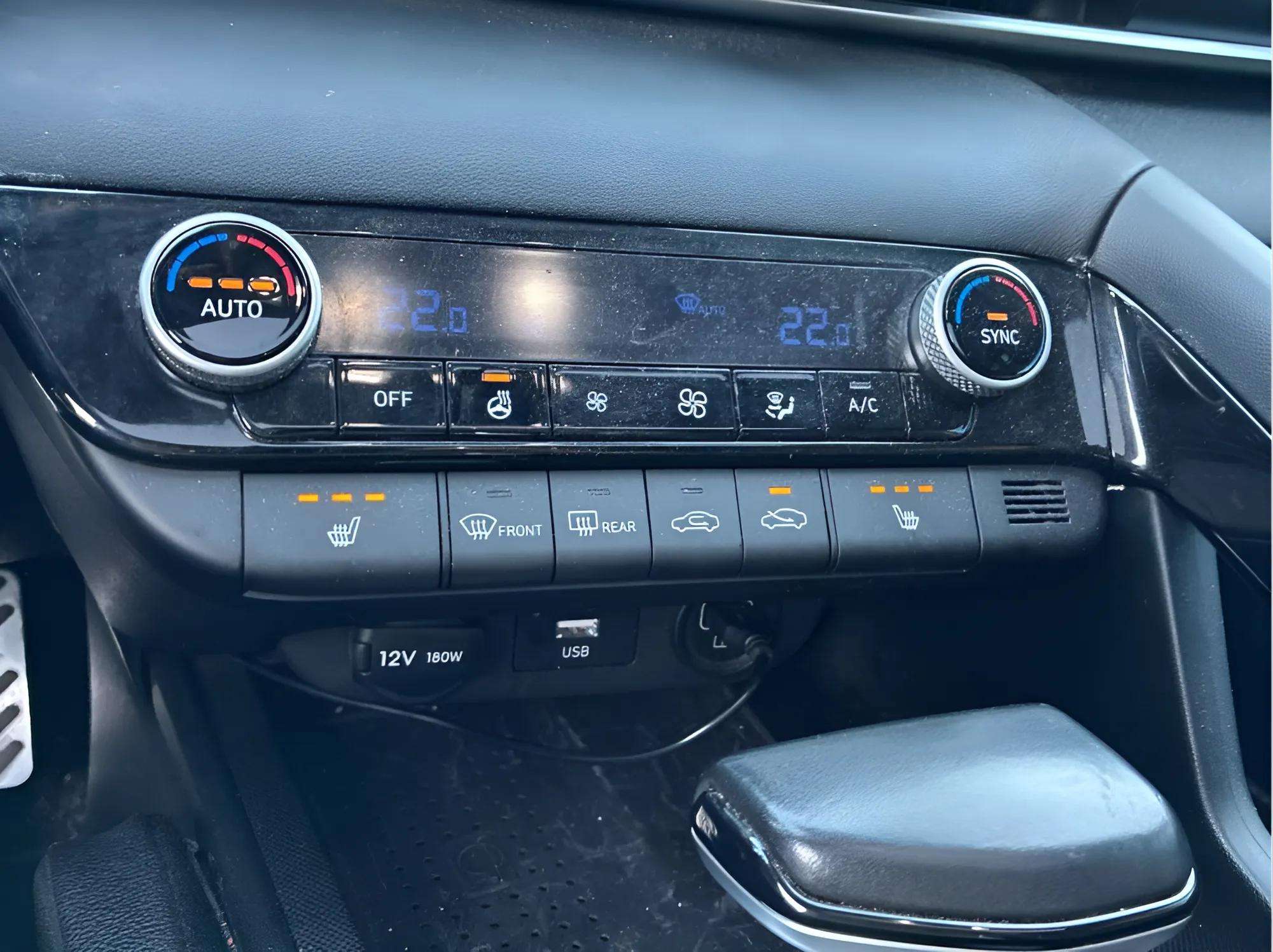 2022 Hyundai Elantra Hybrid Ultimate w Upgrades - Photo 14