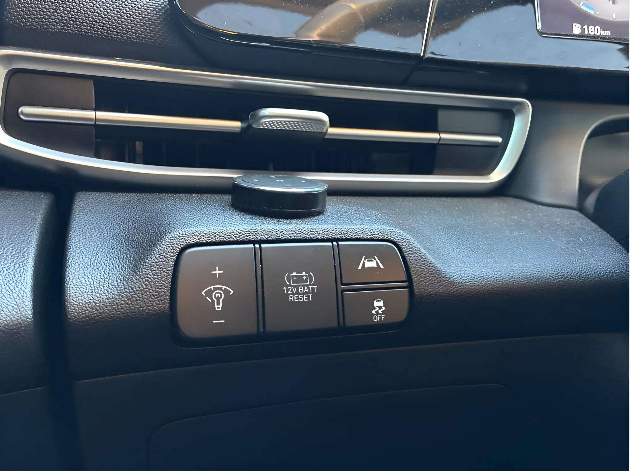 2022 Hyundai Elantra Hybrid Ultimate w Upgrades - Photo 15