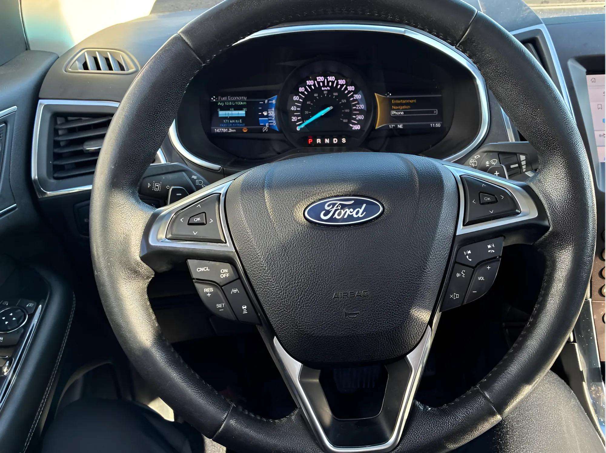 2020 Ford Edge Titanium AWD - Photo 16