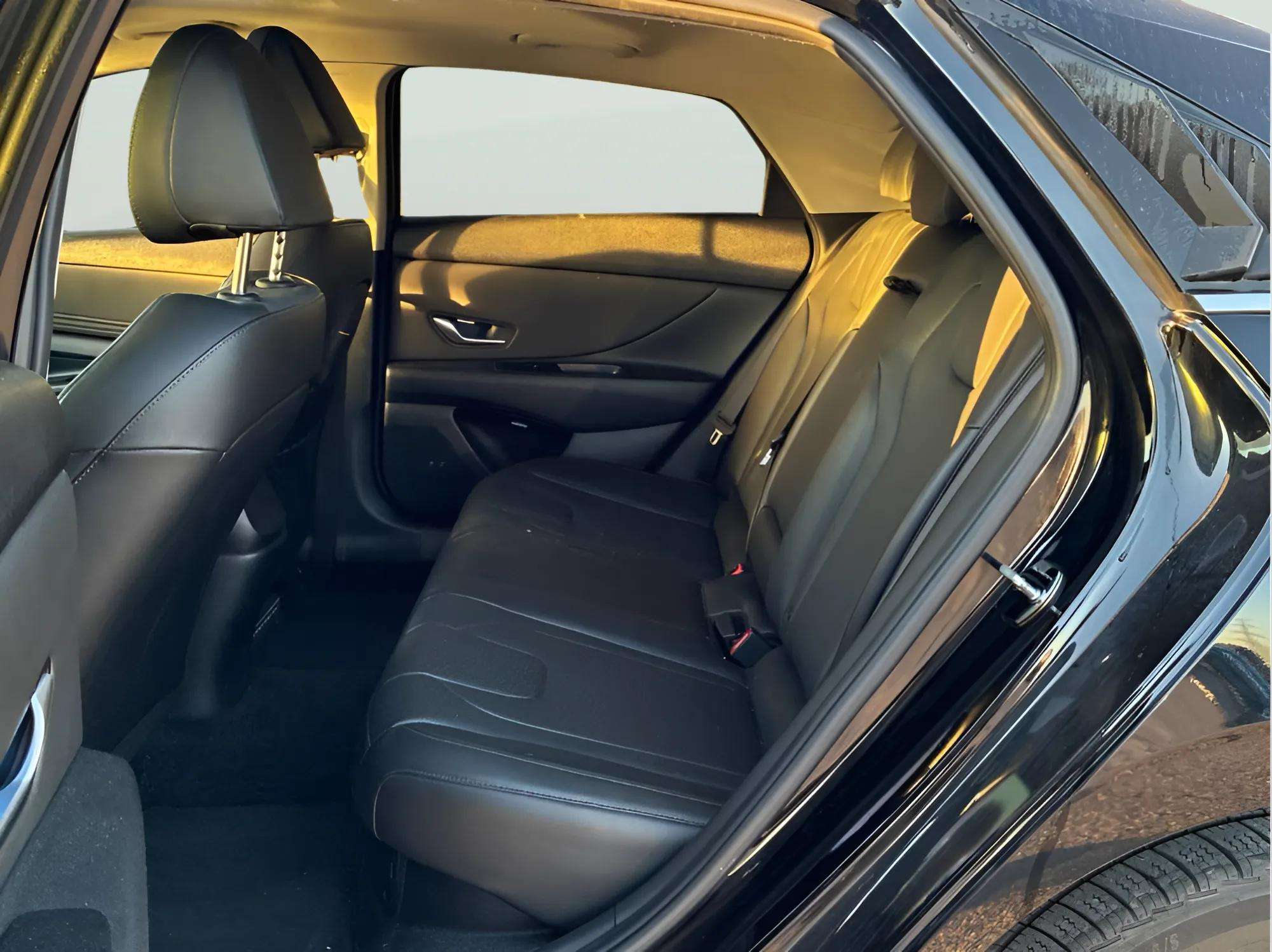 2022 Hyundai Elantra Hybrid Ultimate w Upgrades - Photo 17