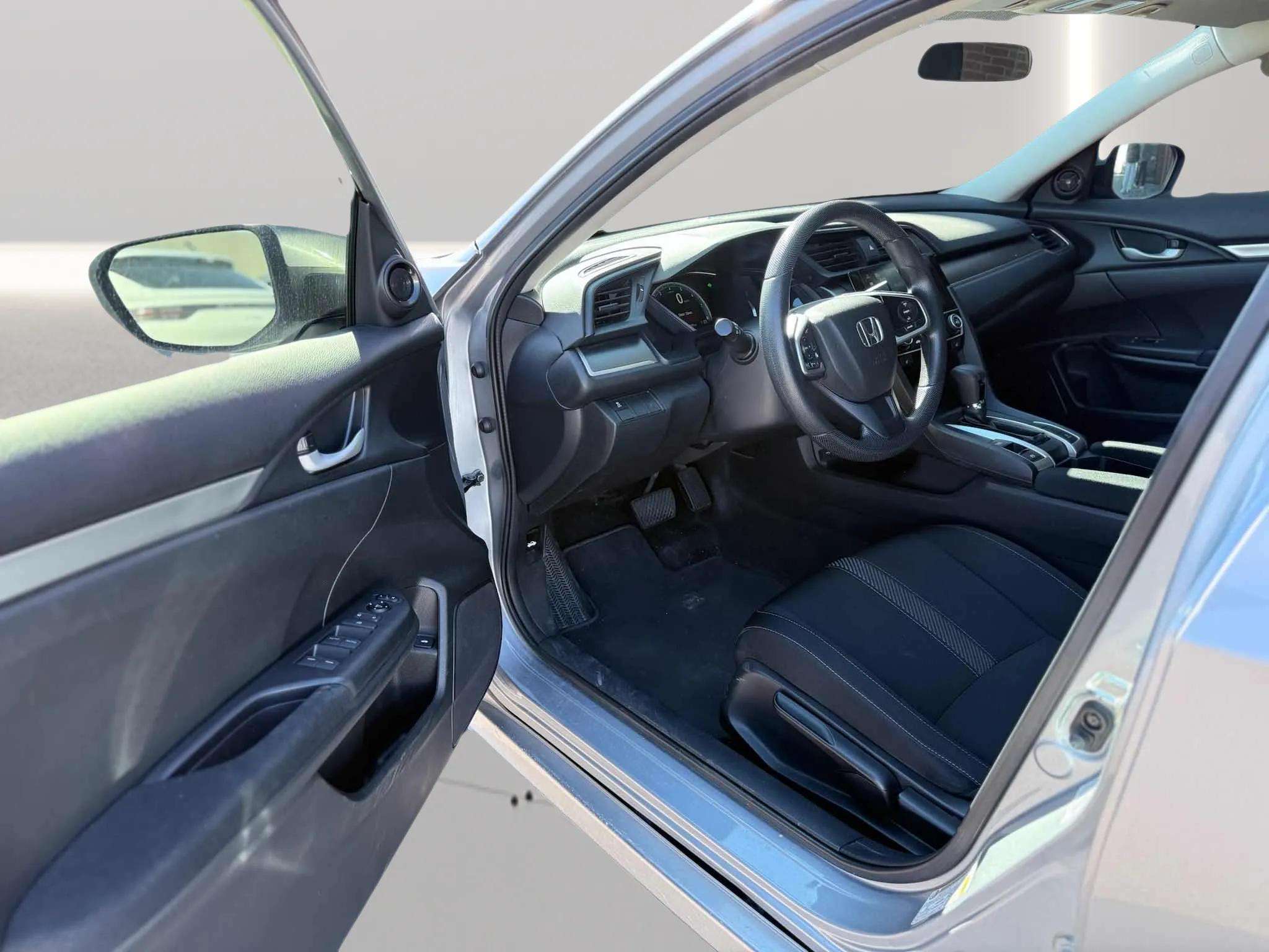2018 Honda Civic LX - Photo 5