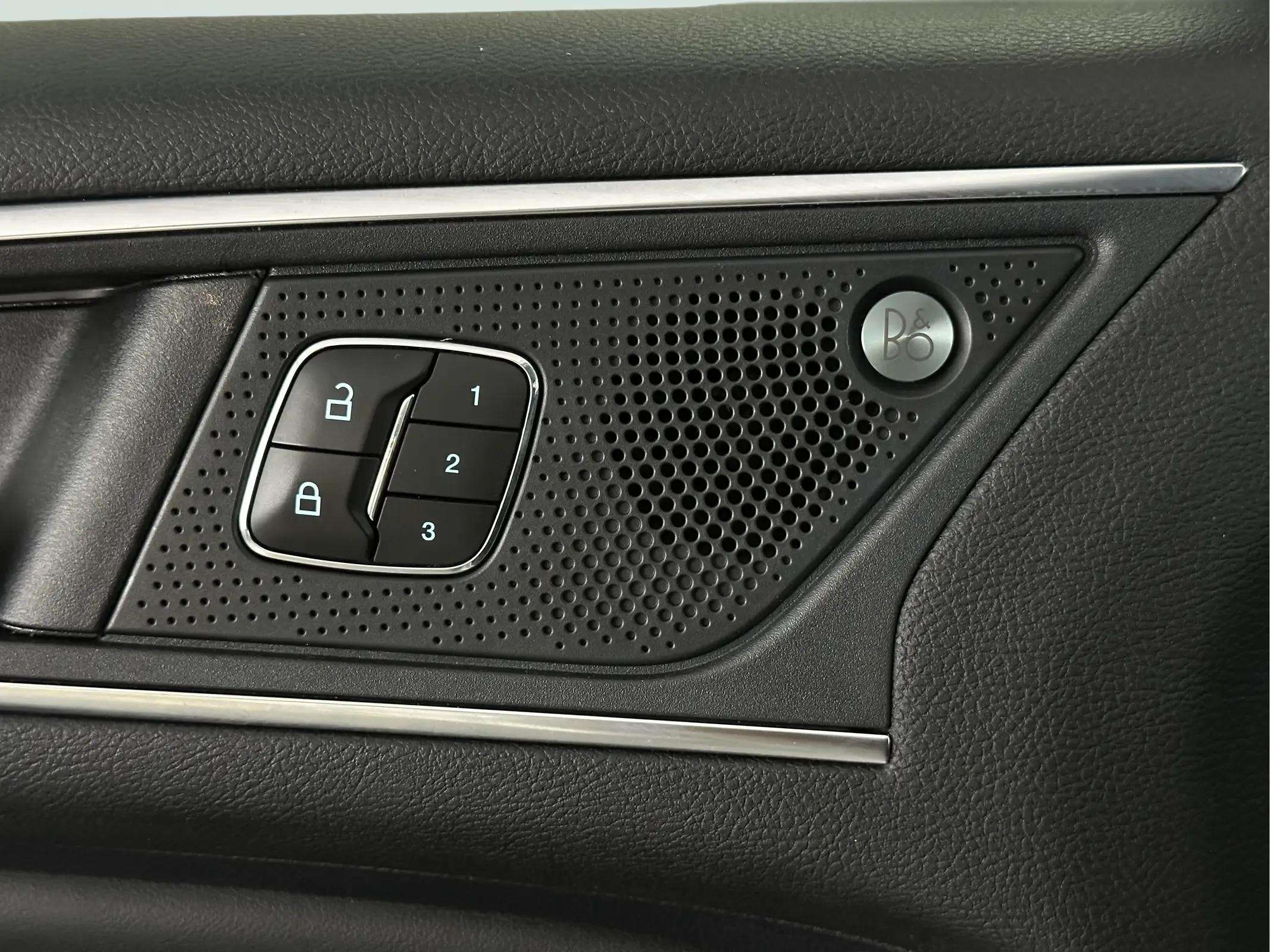 2020 Ford Edge Titanium AWD - Photo 8