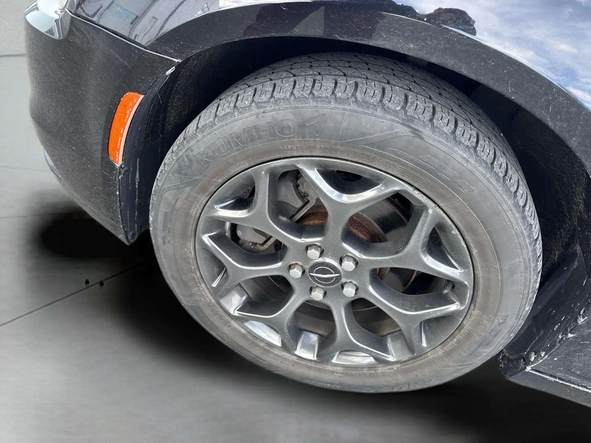 2018 Chrysler 300 S AWD - Photo 11